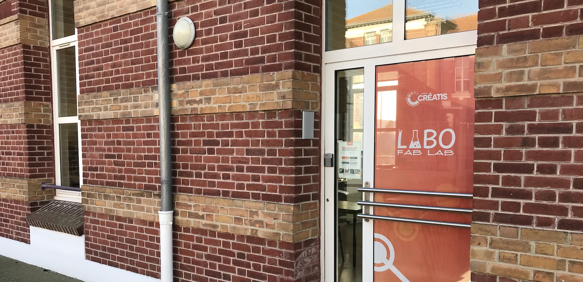 fablab_exterieur_entree